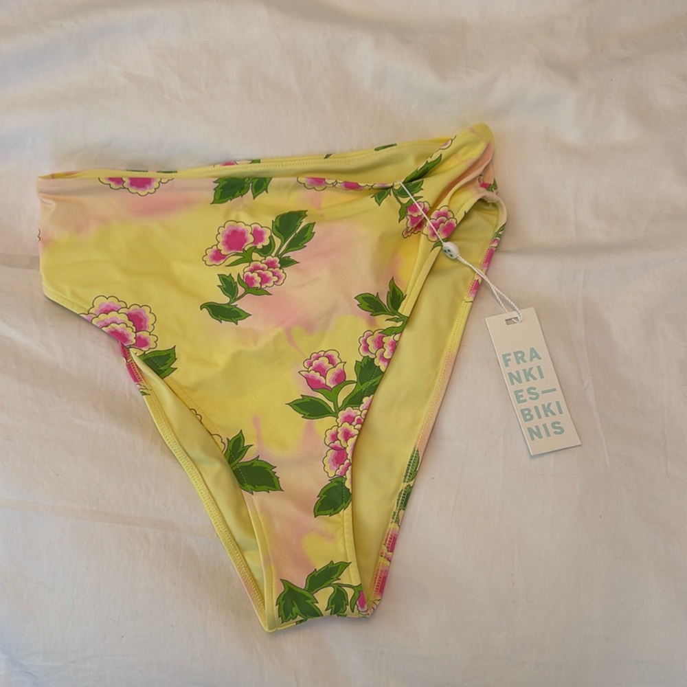 NWT Frankie’s bikinis Jenna yellow floral bottoms M